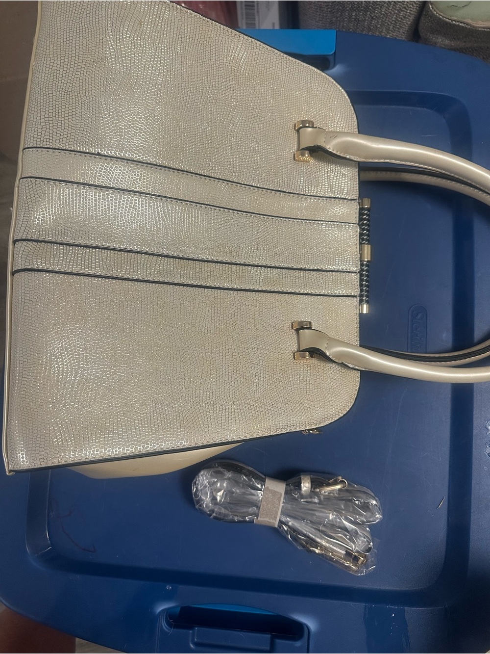 Source Unknown Cream Textured Tote with Gold Hardware